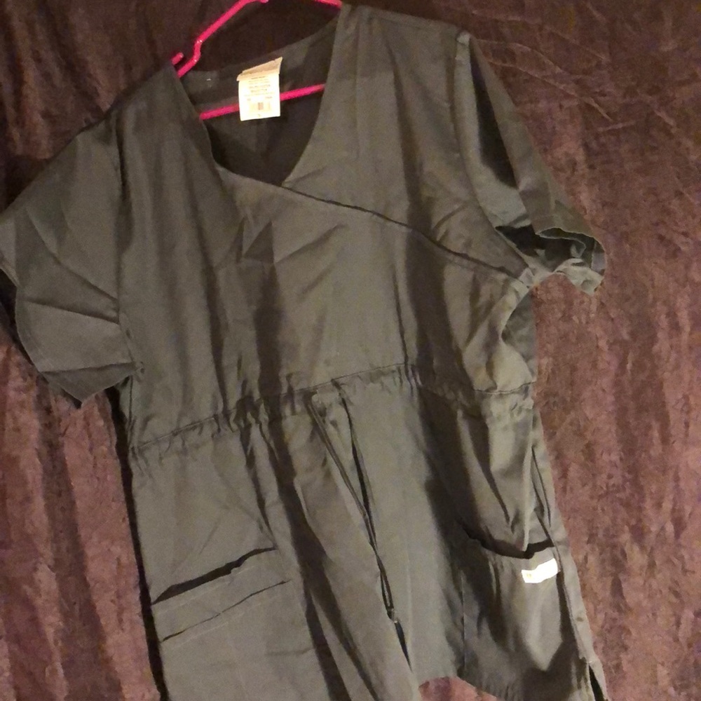 UA Scrub Top NWT
